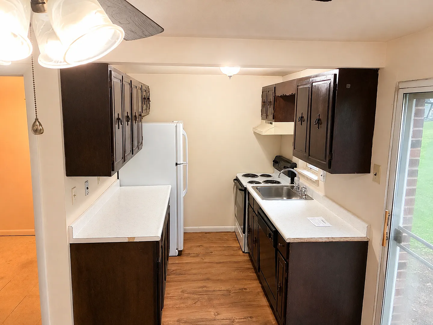 Charming 2-Bedroom Townhome in Enola — Photo 4