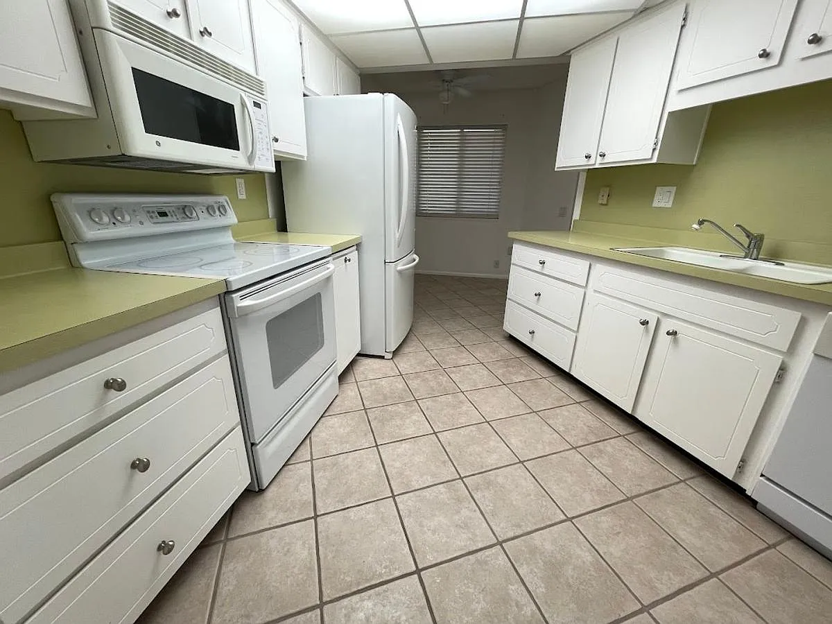 Wonderful Adult Community. Spacious 2 bedroom, 2 bath home — Photo 4