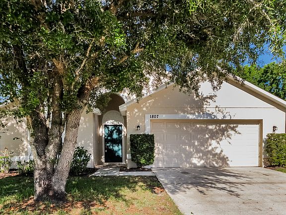 3rd image of 1807 Palmetto Pine Ln
