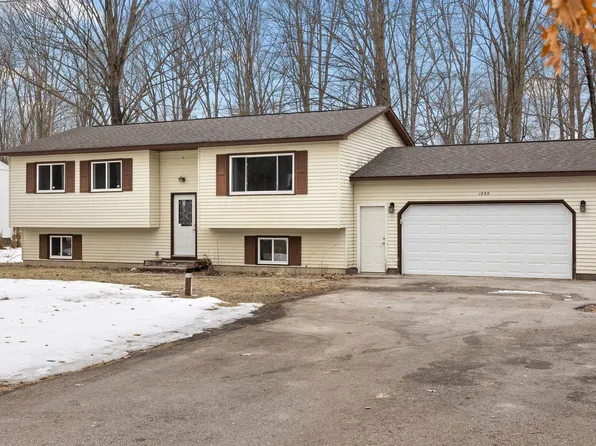 1859 Penbroke Dr, Traverse City, MI 49696