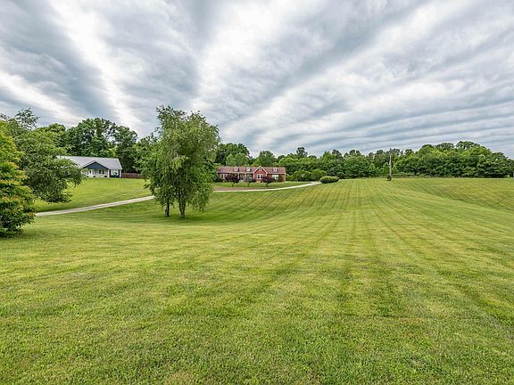2nd image of 160 Knotting Hill Dr