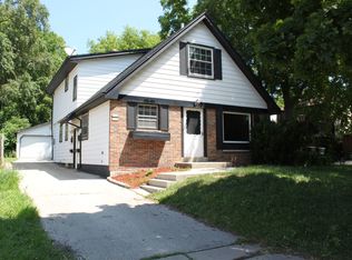 6118 W Martin Dr, Wauwatosa, WI 53213