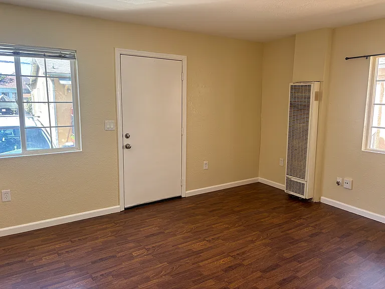 442 20th St — Photo 3