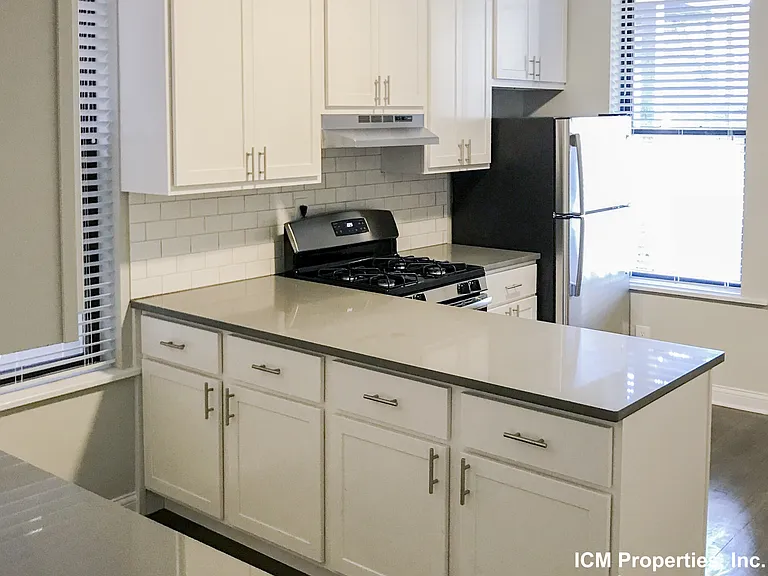 2720 N Wayne Ave #2 — Photo 2