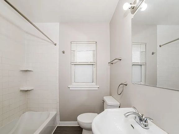 3rd image of 811 W Melbourne Ave