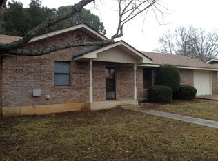 220 Broadmoor Dr, Fredericksburg, TX 78624