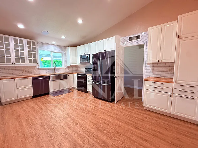 306 E Houston Ave — Photo 10