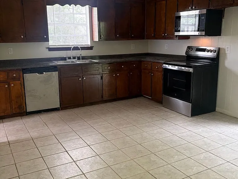 2700 6th St NE — Photo 5