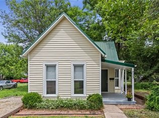 713 S Sycamore St, Ottawa, KS 66067