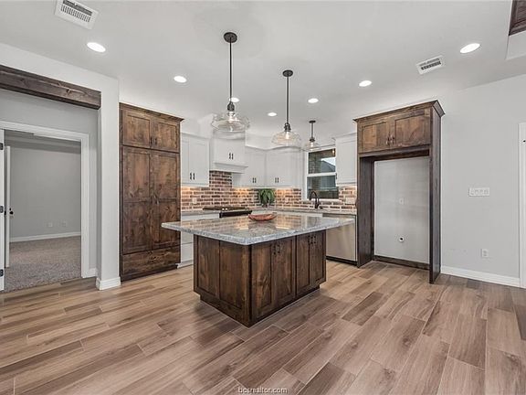 5th image of 1340 Crystal Ln