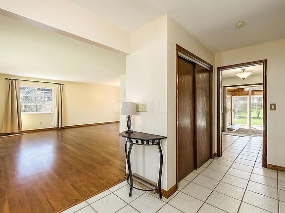 4th image of 3791 Darbyshire Dr