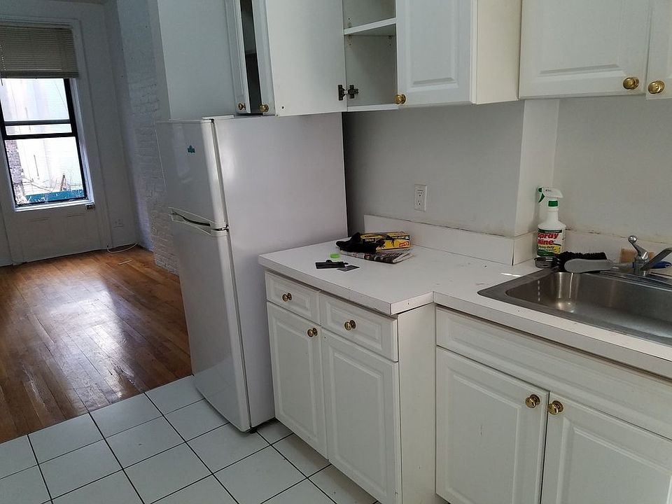 2nd image of 425 E 81st St APT 2RE