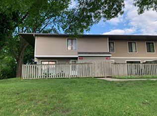 1112 Trailwood S, Hopkins, MN 55343