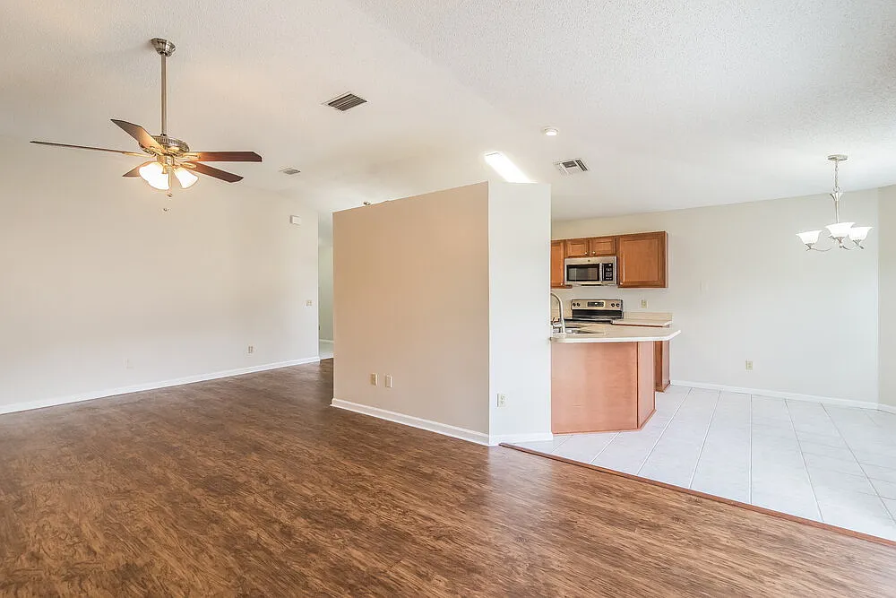 3 bed, 2.0 bath, 1451 sqft, $2,730 — Photo 2