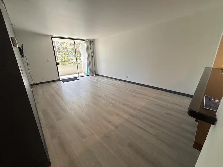 600 W 9th St #612 — Photo 14