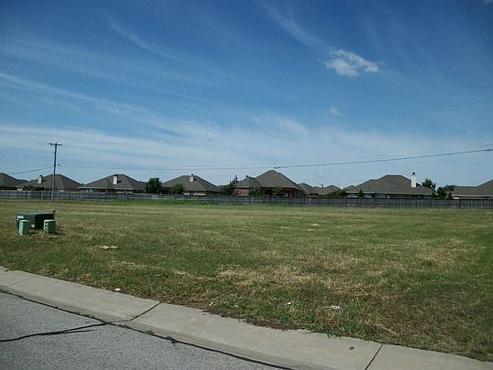 2nd image of 2525 Tigua Ct