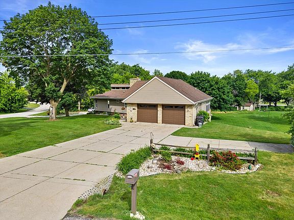 2nd image of 210 Prairie View DRIVE