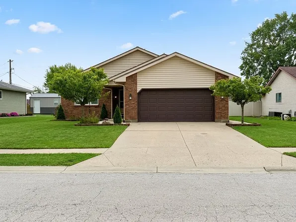 1827 Shawnee Dr, Sidney, OH 45365