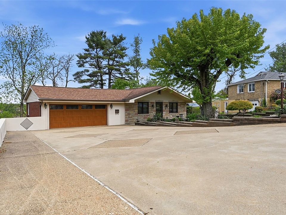1st image of 226 Williamsburg Dr