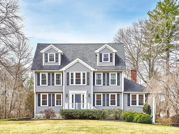 101 Crossbow Ln, North Andover, MA 01845