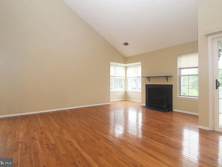 262 Andover Pl — Photo 4