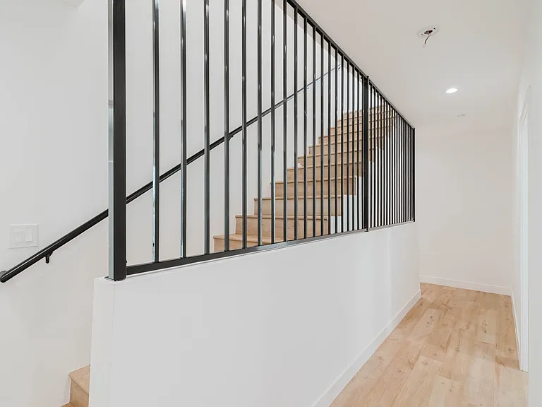 5654 1/2 Cartwright Ave — Photo 35