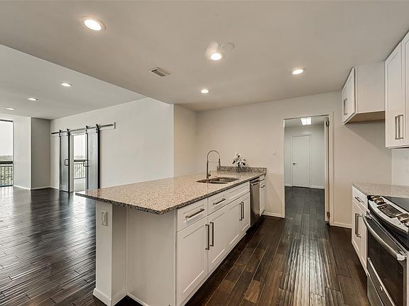 5th image of 6335 W Northwest Hwy APT 915