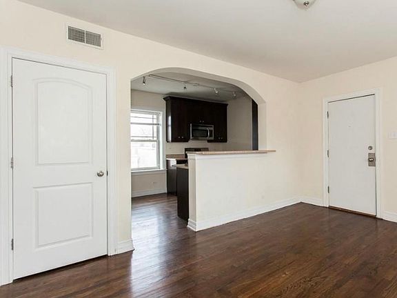 2nd image of 3809 N Sheffield Ave #7b4w8xynt