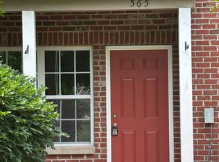 565 Clayton Cir, Sycamore, IL 60178