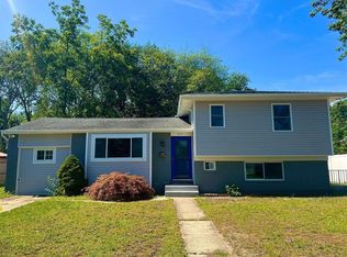 384 W 24th St, Deer Park, NY 11729