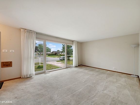 2nd image of 420 N Arquilla Dr