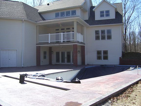 in-ground pool and varanda