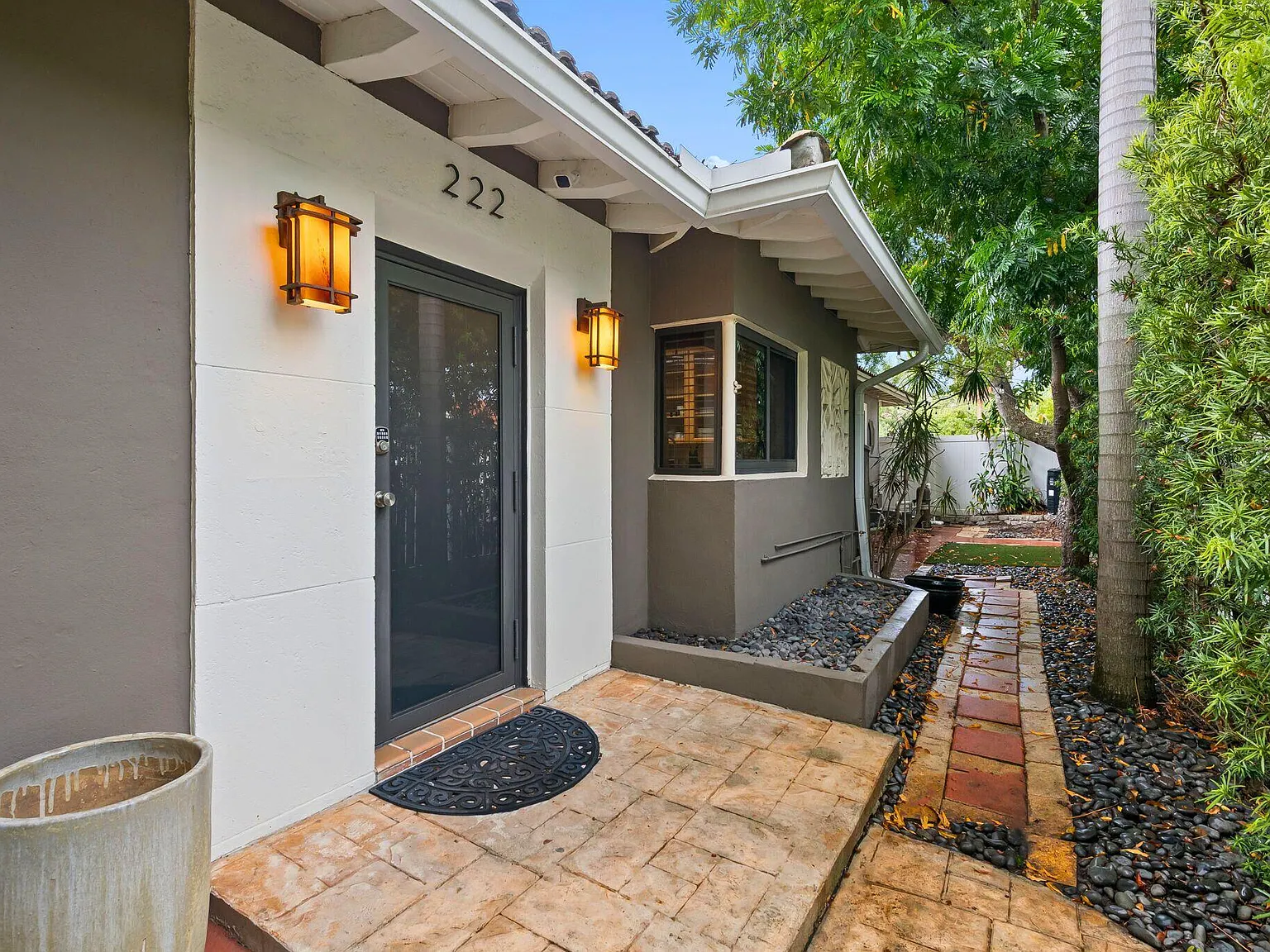 3 bed, 3.0 bath, 1740 sqft, $6,700 — Photo 3