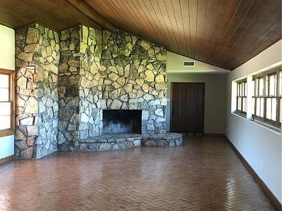 5th image of 2422 Skyline Dr
