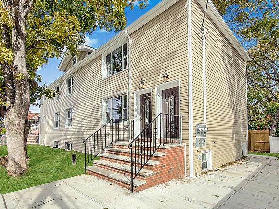3rd image of 903 E 93rd St