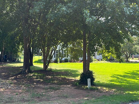 3rd image of 101 Clarendon Dr