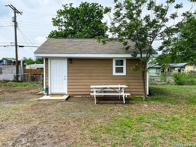 1 bed, 1.0 bath, 380 sqft, $1,000 — Photo 2