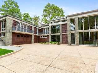 91 Lake Shore Dr, Eastchester, NY