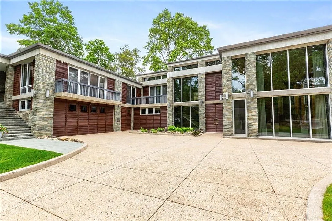 91 Lakeshore Drive photo 1
