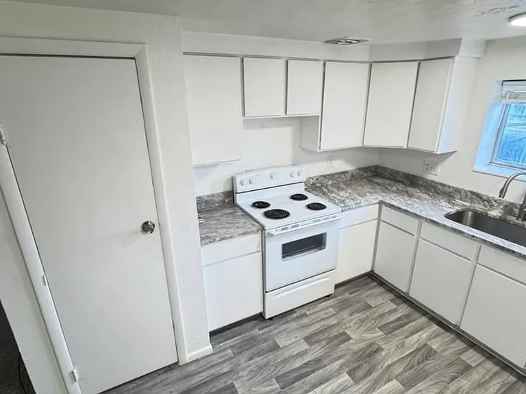 242 E 500 N — Photo 3