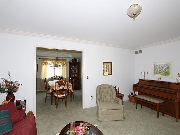 4th image of 5760 Squire Hill Ct