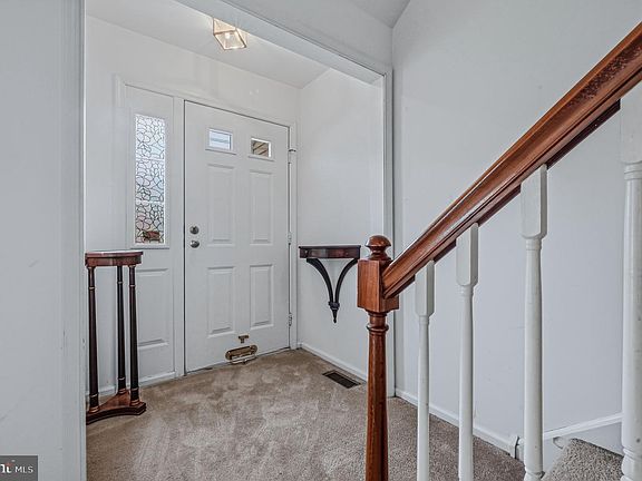 3rd image of 5 Long Meadow Ct