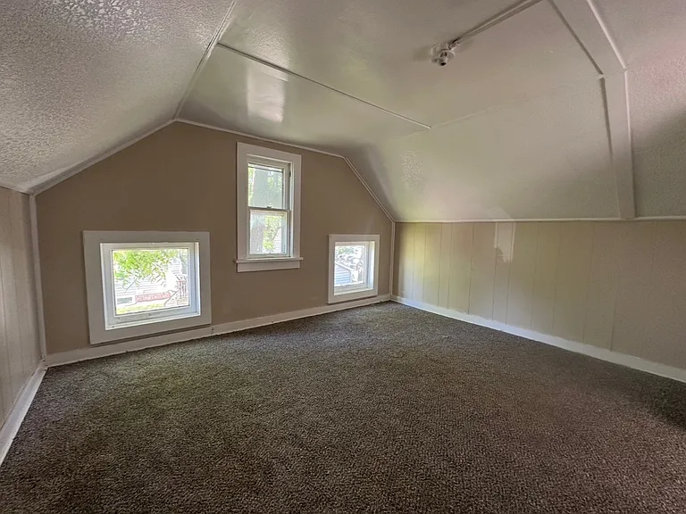 233 E Broadway St #C — Photo 3