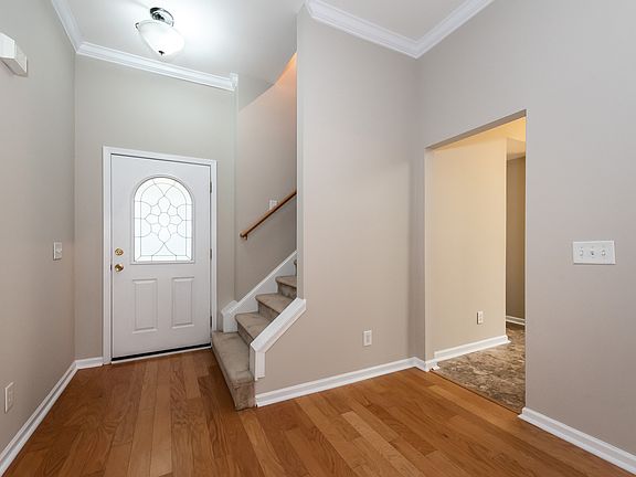 3rd image of 532 Kenbridge Ln