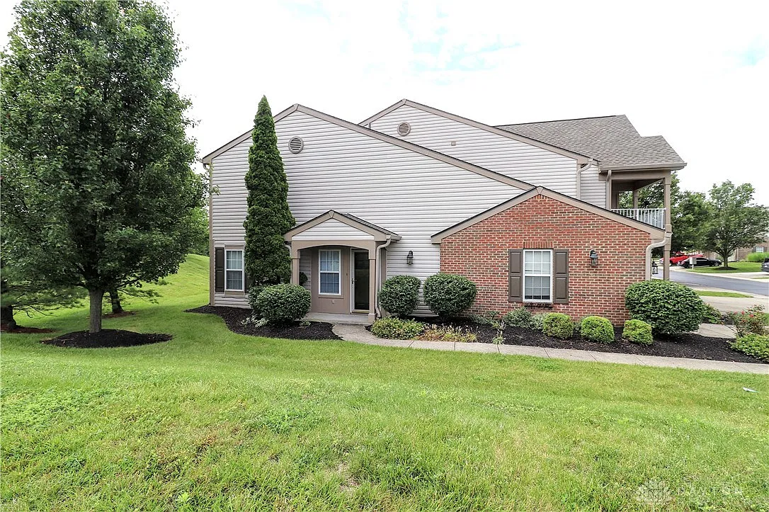 5776 Southwater Dr photo 1