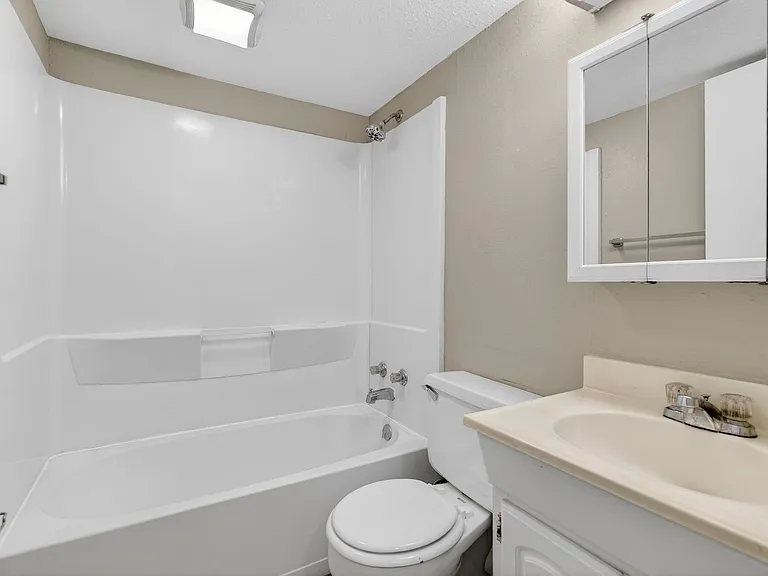 3629 N Leroy Ave — Photo 13