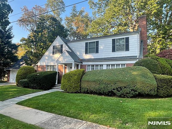3rd image of 489 Reis Avenue