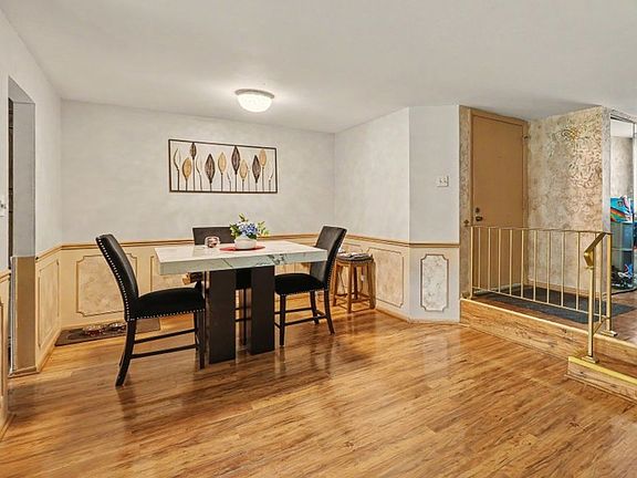 5th image of 3201 184th St APT 2B