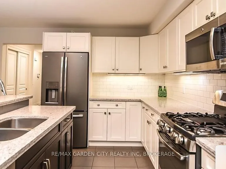 55 Kline Cres — Photo 5