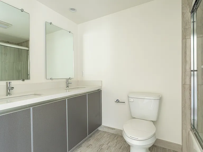 1450 S Barrington Ave — Photo 35